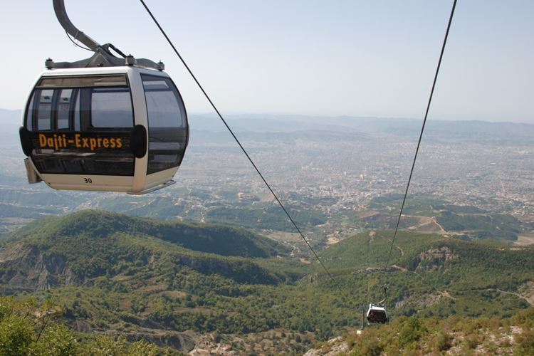 Tirana - lanovkou na horu Dajti