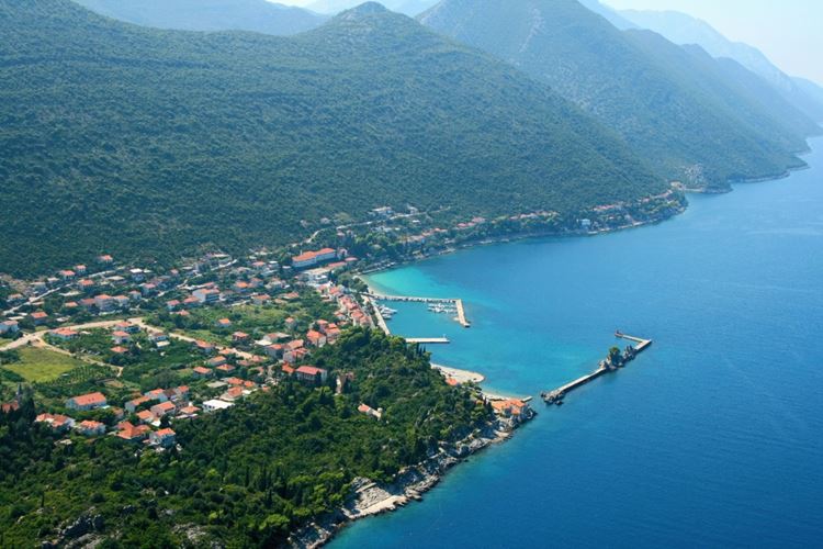 Chorvatsko - Jižní Dalmácie - Trpanj - letecký pohled