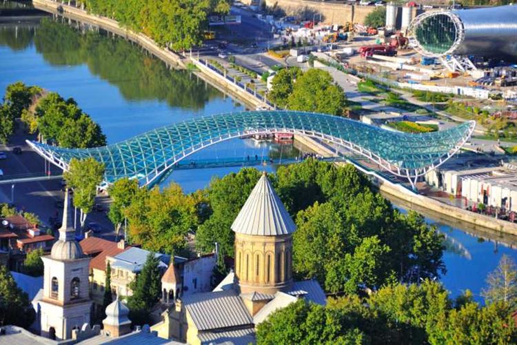Tbilisi - Most míru od Normana Forstera