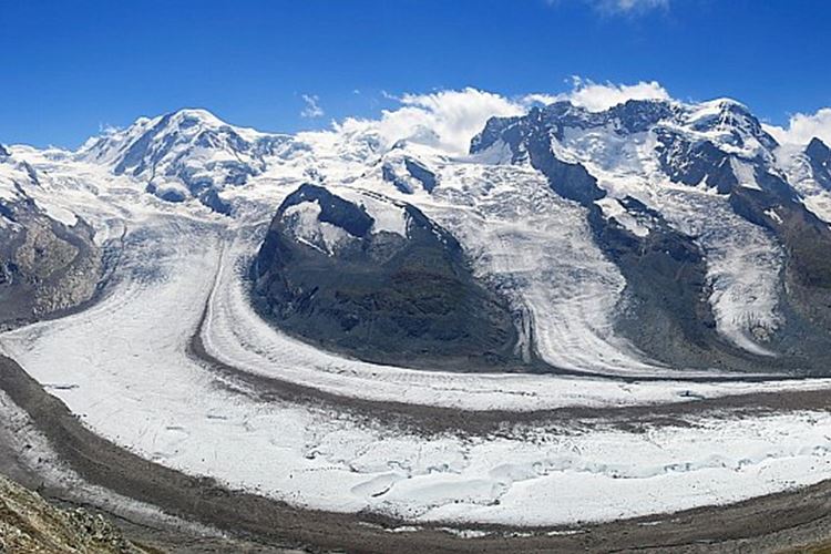 Švýcarsko - panorama z Gornergratu - od masivu Monte Rosa až po Malý Matterhorn