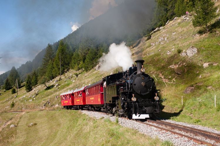 Švýcarské vlaky - turistický parní vlak