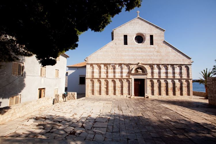 Chorvatsko - ostrov Rab - klášter sv. Eufémie