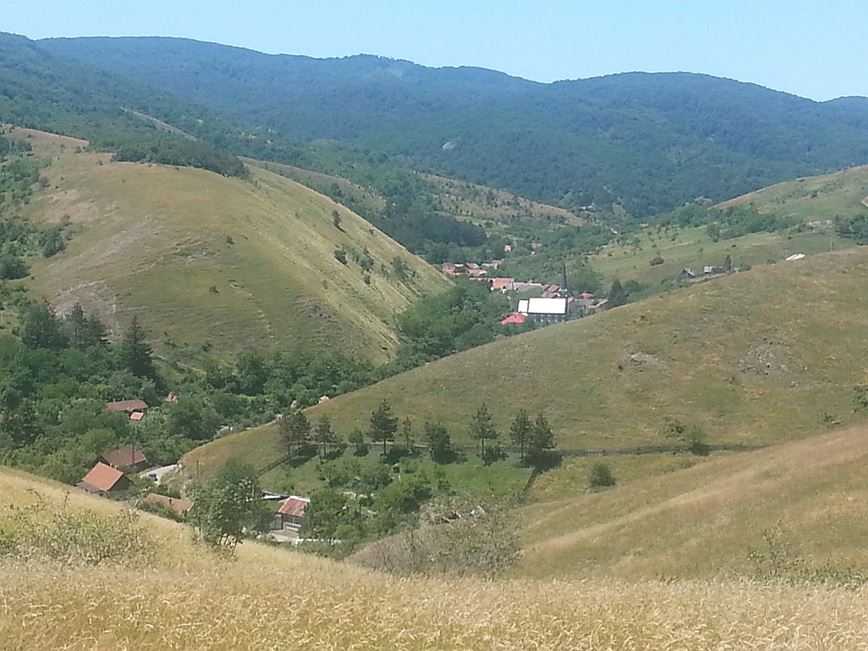 Rumunsko - Český Banát - pohled na vesnici Eibentál