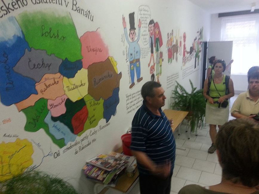 Rumunsko - Český Banát - výzdoba na chodbě ve svatohelenské škole