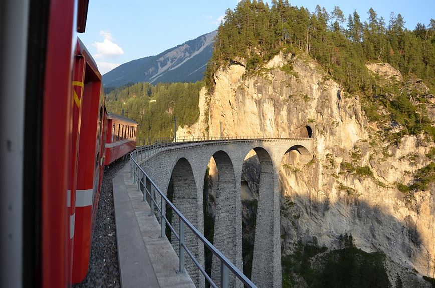 Švýcarsko - najíždíme na viadukt Landwasser