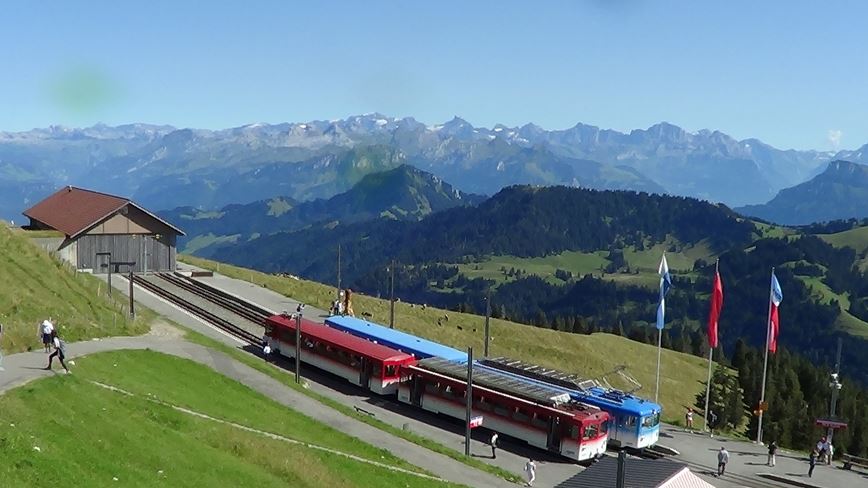 Švýcarsko - vrchol Rigi  1.798 m n.m. - konečná stanice zubaček 