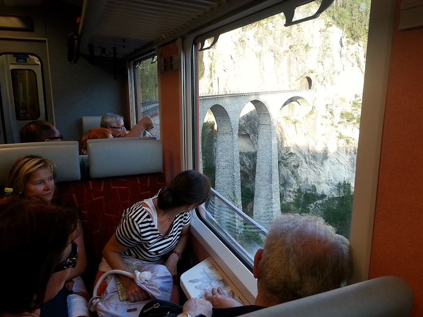 Švýcarsko - z vlaku u viaduktu Landwasser
