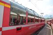 Švýcarsko - křížení vlaků na trase Bernina (rychlík a regionální vlak)